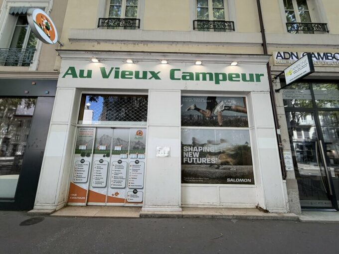 Commerce de 174m&sup2; à la location