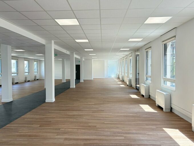 Bureau de 340m&sup2; à 680m&sup2; à la location