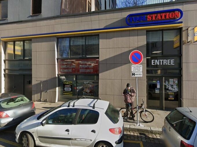 Commerce de 307m&sup2; à la location
