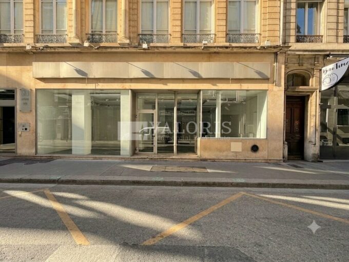 Commerce de 114m&sup2; à la location