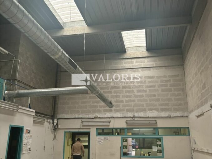 Local d'activit&eacute;s de 193m&sup2; à la location