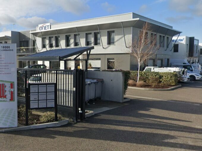 Local d'activit&eacute;s de 598m&sup2; à la location