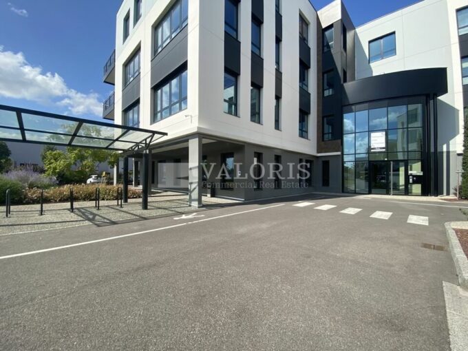 Bureau de 260m&sup2; à 1 054m&sup2; à la location
