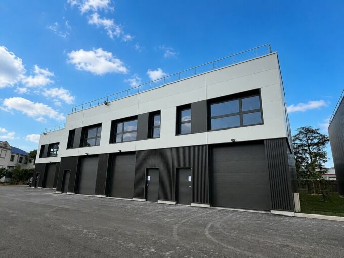 Local d'activit&eacute;s de 143m&sup2; à 1 857m&sup2; à la location