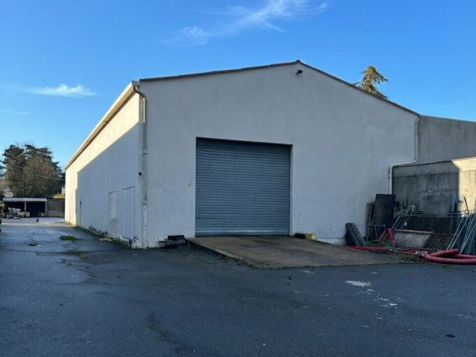 Local d'activit&eacute;s de 498m&sup2; à la location
