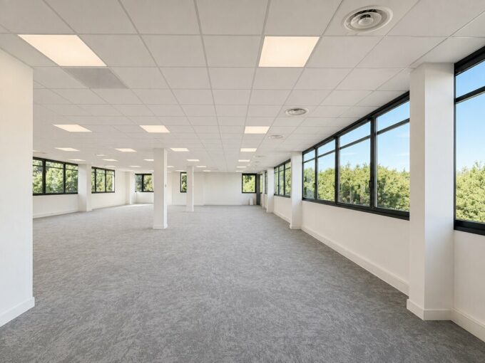 Bureau de 160m&sup2; à 1 374m&sup2; à la location