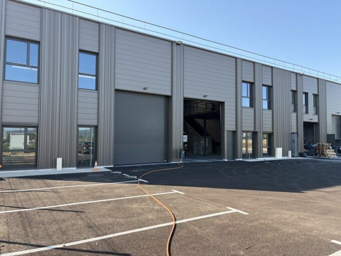 Local d'activit&eacute;s de 318m&sup2; à la location