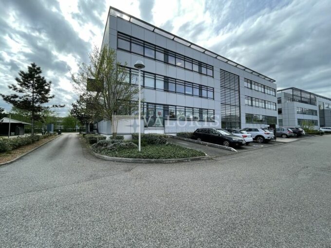 Bureau de 72m&sup2; à 2 298m&sup2; à la location