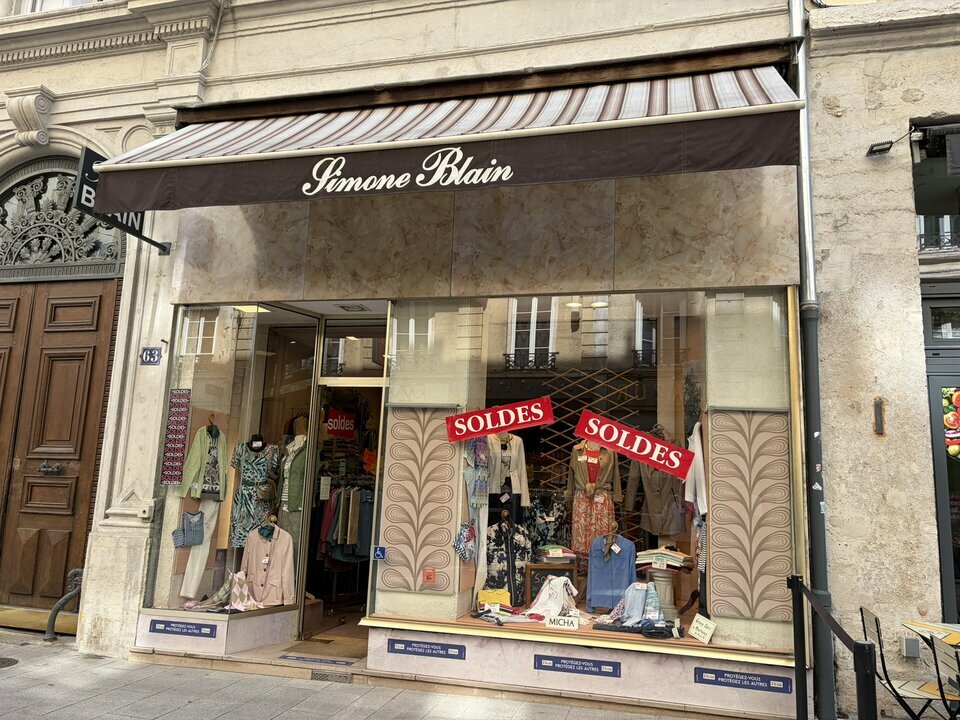 Commerce de 145m² à la location