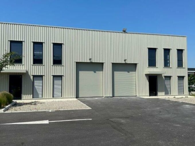 Local d'activit&eacute;s de 325m&sup2; à la location