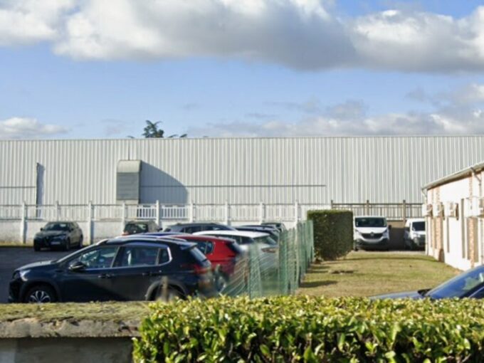 Local d'activit&eacute;s de 1 275m&sup2; à 1 475m&sup2; à la location