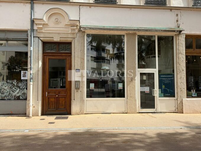 Commerce de 76m&sup2; à la location
