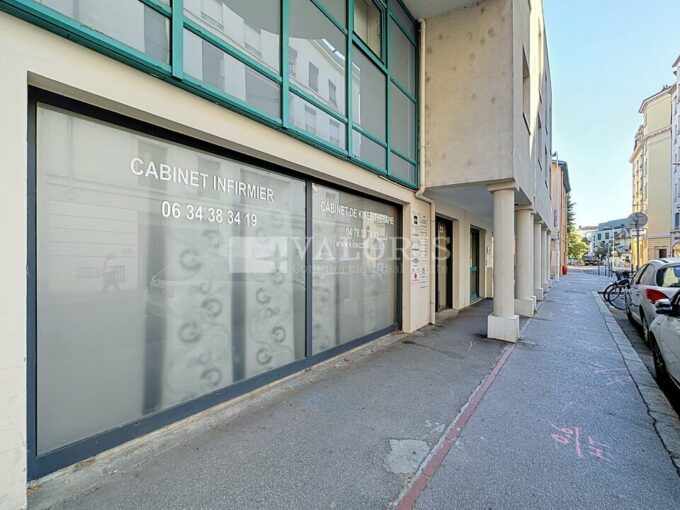 Commerce de 210m&sup2; à la vente