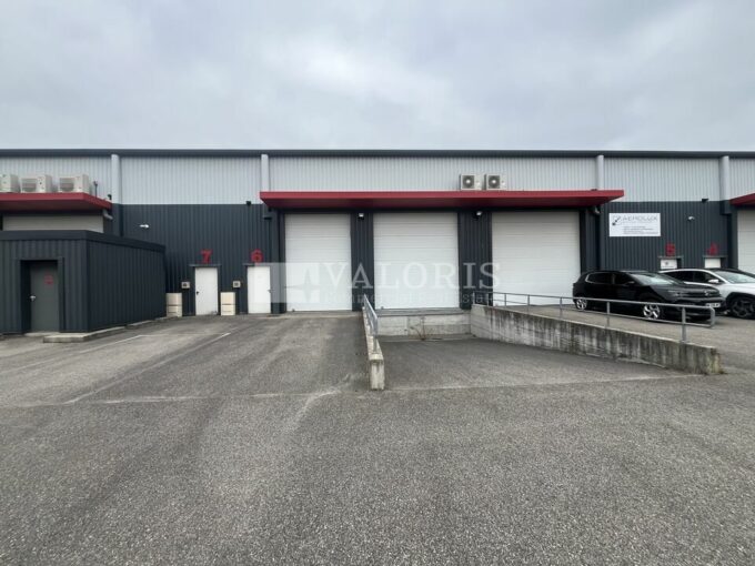 Local d'activit&eacute;s de 341m&sup2; à 341m&sup2; à la location