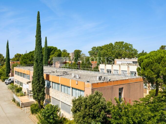 Bureau de 436m&sup2; à 883m&sup2; à la location