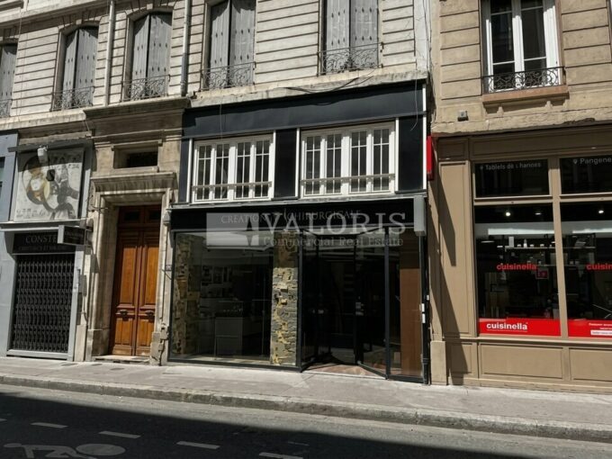 Commerce de 121m&sup2; à la vente