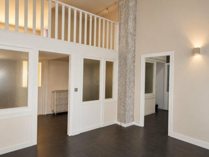 Commerce de 77m&sup2; à la location