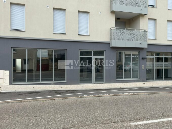 Commerce de 179m&sup2; à la vente