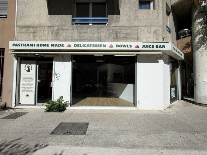 Commerce de 90m&sup2; à la location