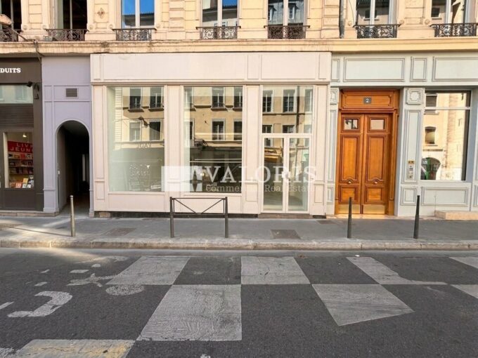 Commerce de 243m&sup2; à la location