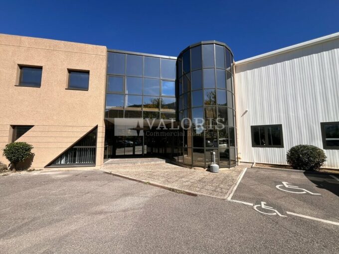 Bureau de 45m&sup2; à 689m&sup2; à la location
