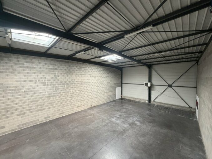 Local d'activit&eacute;s de 340m&sup2; à la location