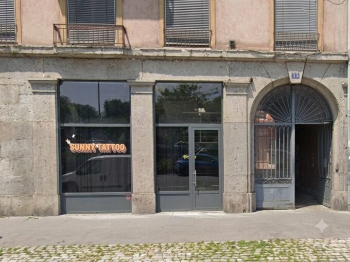 Commerce de 72m&sup2; à la location