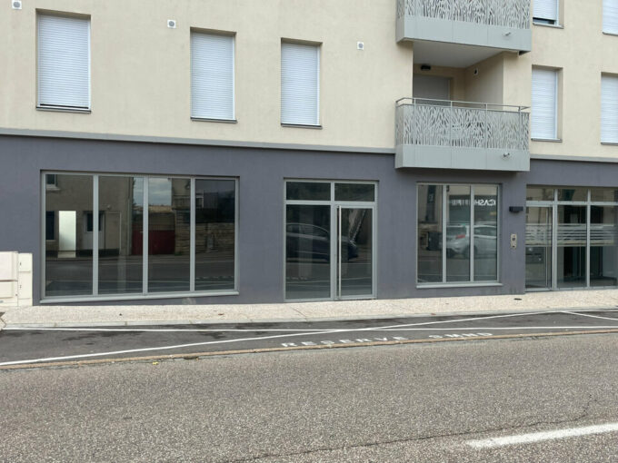 Commerce de 179m&sup2; à la location