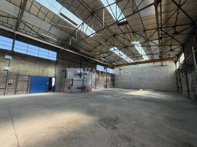 Logistique de 966m&sup2; à la vente