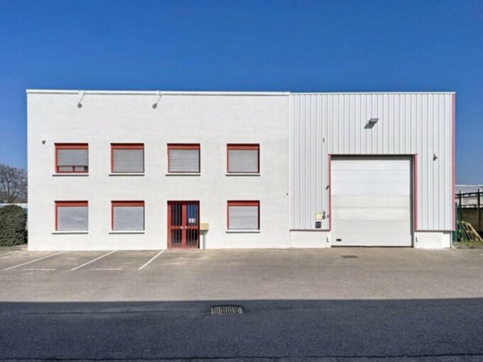 Local d'activit&eacute;s de 1 275m&sup2; à 1 475m&sup2; à la location