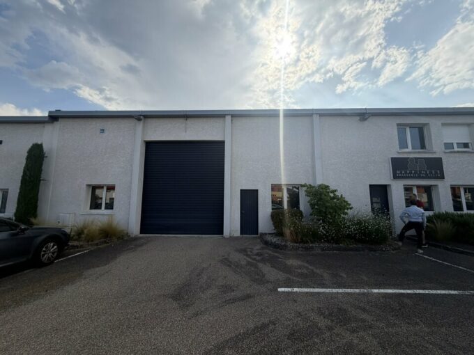 Local d'activit&eacute;s de 274m&sup2; à 1 674m&sup2; à la location