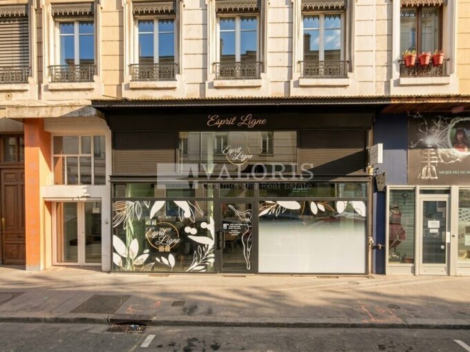 Commerce de 114m&sup2; à la vente