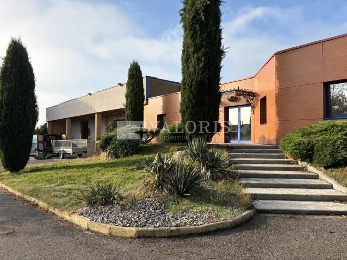 Local d'activit&eacute;s de 2 050m&sup2; à la vente