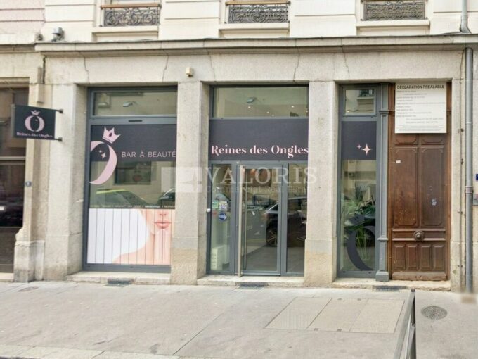 Commerce de 62m&sup2; à la location