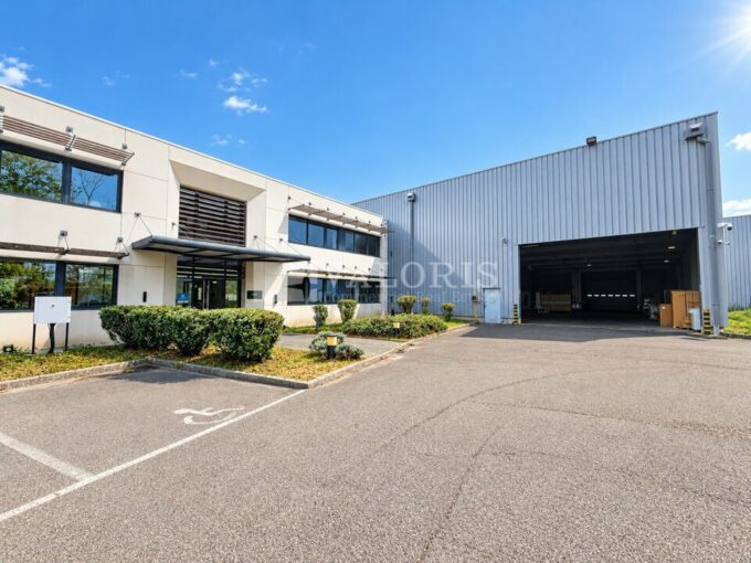 Logistique de 3 207m&sup2; à la vente