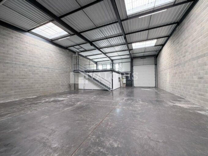 Local d'activit&eacute;s de 299m&sup2; à 618m&sup2; à la location