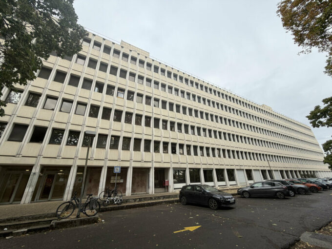 Bureau de 250m&sup2; à 1 355m&sup2; à la location