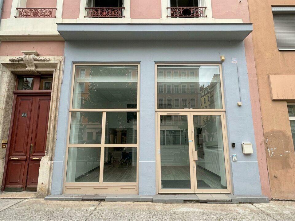 Commerce de 73m² à la location