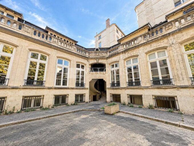 Bureau de 397m&sup2; à la location