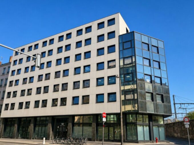 Bureau de 181m&sup2; à 780m&sup2; à la location