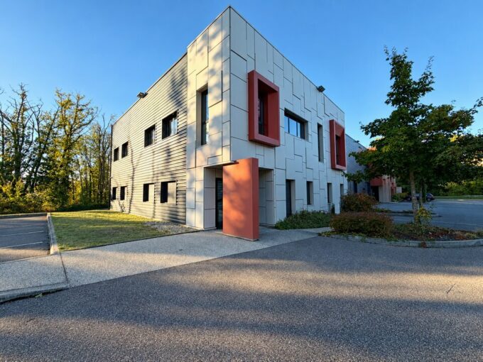 Local d'activit&eacute;s de 670m&sup2; à la location