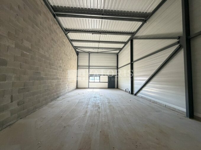 Local d'activit&eacute;s de 115m&sup2; à 348m&sup2; à la vente