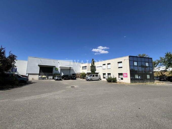 Logistique de 2 600m&sup2; à la location